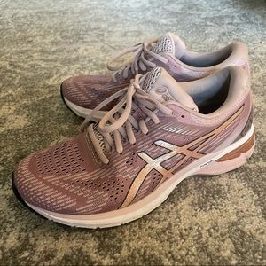 Asics GT 2000- Rose Gold Sneakers
